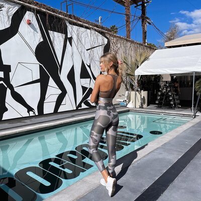 Imagen etiquetada con: Skinny, Abby Neff, American, Blonde, Legs, Cute