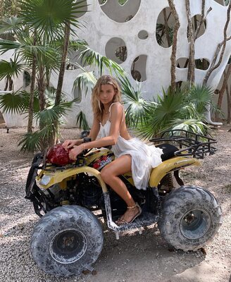 Imagen etiquetada con: Skinny, Abby Neff, American, Blonde, Legs, Cute