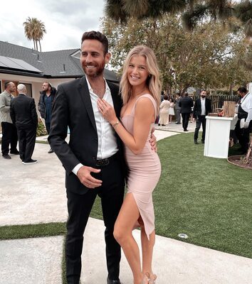 Imagen etiquetada con: Skinny, Abby Neff, American, Blonde, Legs, Smiling, Cute