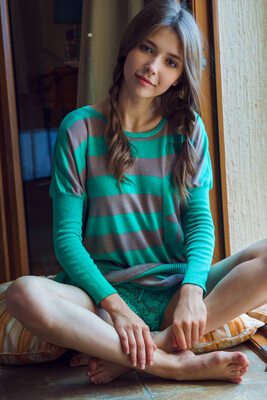 Imagen etiquetada con: Skinny, Alex Lynn, Brunette, Eyes, Feet, Legs, Mila Azul, Phez, SexArt, Ukrainian, Cute, Lingerie