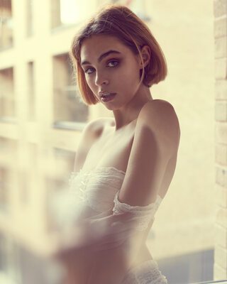 Imagen etiquetada con: Skinny, Alice Riley, Brunette, Eyes, Cute, Flat chested, Lingerie, Safe for work, Small Tits