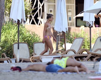 Imagen etiquetada con: Skinny, Amelia Windsor, Blonde, Beach, Celebrity - Star, English, Monokini, Small Tits