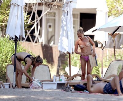 Imagen etiquetada con: Skinny, Amelia Windsor, Blonde, English, Legs, Sexy Wallpaper, Celebrity - Star, Small Tits, Tummy