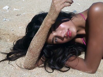 Imagen etiquetada con: Skinny, American, Beach, Bikini, Brunette, Eyes, Meeya Dugied, Sexy Wallpaper, Cute