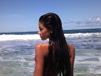 Imagen etiquetada con: Skinny, American, Beach, Bikini, Brunette, Meeya Dugied, Sexy Wallpaper, Cute