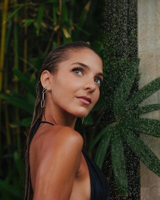 Imagen etiquetada con: Skinny, American, Bikini, Brunette, Eyes, Lexi Rivera, Shower, Face