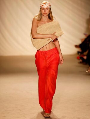 Imagen etiquetada con: Skinny, American, Blonde, Scarlett Leithold, Cute, Tummy