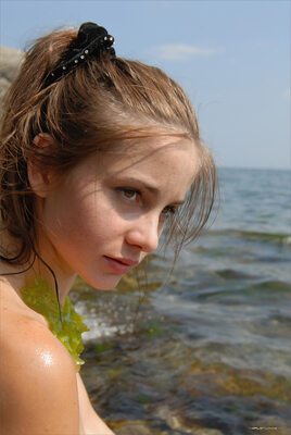 Imagen etiquetada con: Skinny, Anya, MPL Studios, Redhead, Sea Maiden, Cute, Face, Nature, Russian, Small Tits