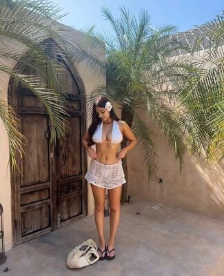 Imagen etiquetada con: Skinny, Arya - fancifularya, Bikini, Brunette, Busty, Feet, Indian, Legs, Cute, Tummy