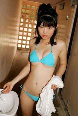Imagen etiquetada con: Skinny, Asian, Bikini, Shy, Tummy