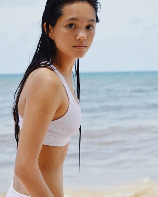 Imagen etiquetada con: Skinny, Asian, Brunette, Lily Chee, American, Beach, Bikini, Canadian, Cute, Eyes