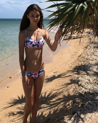 Picture tagged with: Skinny, Australian, Beach, Bikini, Brunette, Legs, Meika Woollard, Cute, Tummy