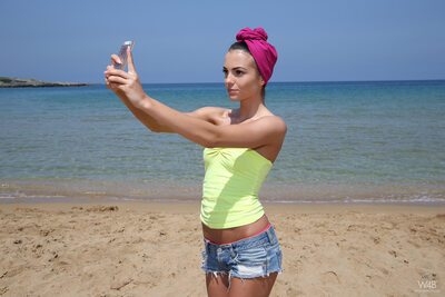 Imagen etiquetada con: Skinny, Beach, Brunette, Czech, Greece, Sapphira A, Selfie, Sexy Wallpaper, Watch4Beauty