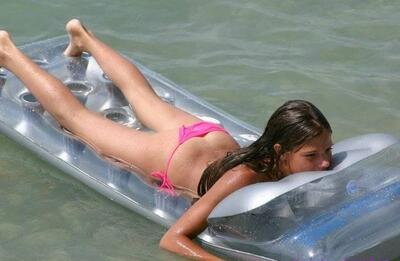 Imagen etiquetada con: Skinny, Bikini, Brunette, Legs, Sexy Wallpaper, Ass - Butt