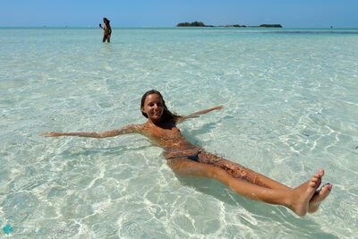 Imagen etiquetada con: Skinny, Bikini Life Trip to Iguana Island, Blonde, Katya Clover - Mango A, katya-clover.com, Bikini, Cute, Feet, Legs, Monokini, Russian, Sexy Wallpaper, Small Tits, Smiling