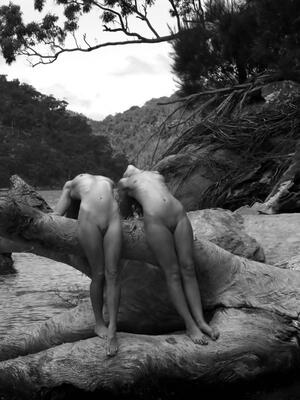 Imagen etiquetada con: Skinny, Black and White, 2 girls, Feet, Legs, Nature, Small Tits, Tummy