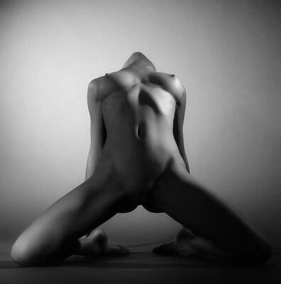 Imagen etiquetada con: Skinny, Black and White, Art, Small Tits