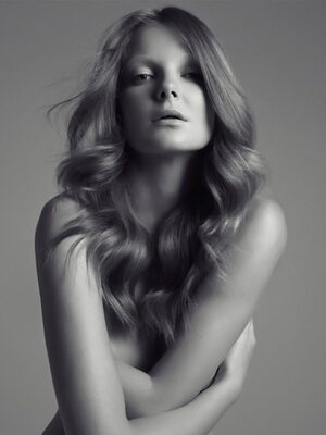 Imagen etiquetada con: Skinny, Black and White, Blonde, Eniko Mihalik, Celebrity - Star, Cute, Hungarian