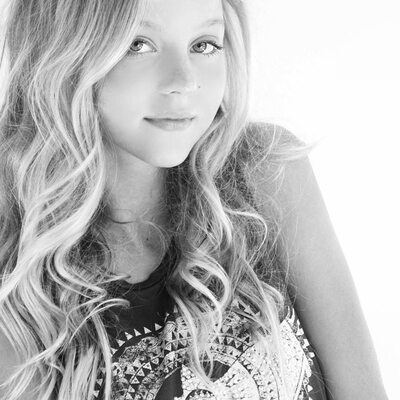 Imagen etiquetada con: Skinny, Black and White, Blonde, Morgan Cryer, American, Cute, Eyes