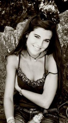 Imagen etiquetada con: Skinny, Black and White, Brunette, Caterina, Eyes, Italian, Smiling, Cute, Safe for work