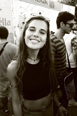Imagen etiquetada con: Skinny, Black and White, Brunette, Caterina, Italian, Piercing, Smiling, Cute, Safe for work, Tummy