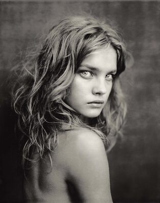 Imagen etiquetada con: Skinny, Black and White, Brunette, Egoiste 15 - 2002, Natalia Vodianova, Paolo Roversi, Art, Celebrity - Star, Cute, Eyes, Face, Russian