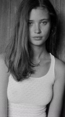 Imagen etiquetada con: Skinny, Black and White, Brunette, Eyes, Henrik Purienne, Russian, Victoria Kosenkova, Cute, Safe for work, Shy