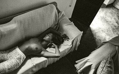 Imagen etiquetada con: Skinny, Black and White, Brunette, Jörg Billwitz, Marisa Papen, Port de Sant Miquel, Art, Belgian, Cute, Sexy Wallpaper, Small Tits, Tummy