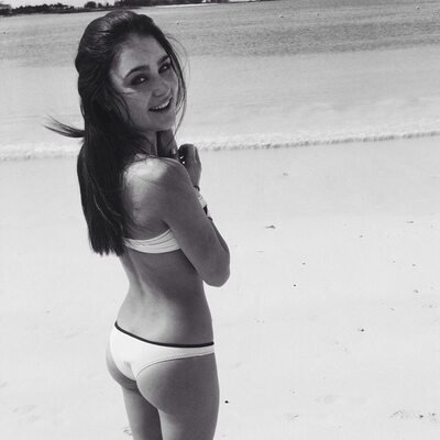 Imagen etiquetada con: Skinny, Beach, Bikini, Black and White, Brunette, Canadian, Eyes, Smiling, Sophi Knight, Ass - Butt, Cute