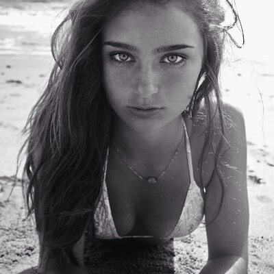 Imagen etiquetada con: Skinny, Bikini, Black and White, Brunette, Canadian, Eyes, Sophi Knight, Cute