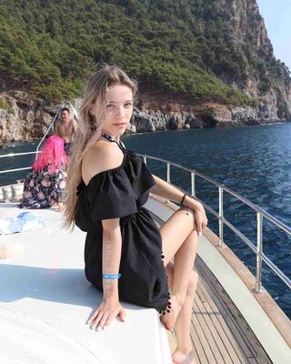 Imagen etiquetada con: Skinny, Blonde, Boat, Eyes, Feet, Legs, Viktoriya Dorofeeva - Rare Tori - Red Royz, Cute