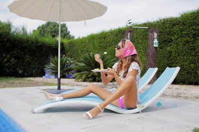 Imagen etiquetada con: Skinny, Blonde, Cafe Society, Feet, Katya Clover - Mango A, Legs, Russian, Sexy Wallpaper, Wine, katya-clover.com, Cute, Pool, Safe for work