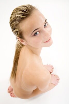 Imagen etiquetada con: Skinny, Blonde, Carol A, MET Art, Presenting Carol, Cute, Eyes, Face, Small Tits, Smiling, Ukrainian