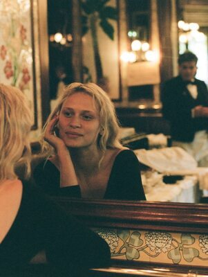 Imagen etiquetada con: Skinny, American, Blonde, Delilah Summer Parillo, Mirror, Smiling, Cute, Safe for work