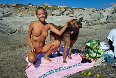 Imagen etiquetada con: Skinny, Blonde, Dog, Feet, Greetings From Holiday, Katya Clover - Mango A, Legs, Nature, Russian, Sexy Wallpaper, Smiling, Watch4Beauty, Cute, Pussy, Small Tits, Tanned, Tummy