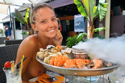 Imagen etiquetada con: Skinny, Blonde, Eyes, Greetings From Holiday, Katya Clover - Mango A, Russian, Sexy Wallpaper, Smiling, Watch4Beauty, Cute, Small Tits