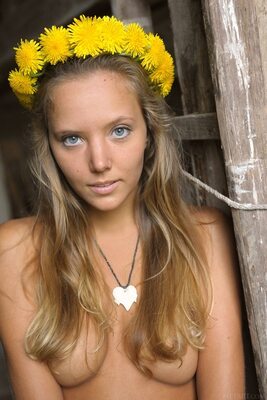 Imagen etiquetada con: Skinny, Blonde, Eyes, Katya Clover - Mango A, MET Art, Memorigo, Russian, Cute, Shy, Small Tits