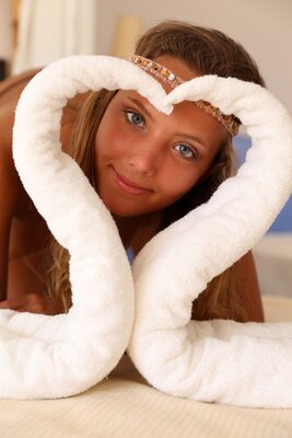 Imagen etiquetada con: Skinny, Blonde, Eyes, Katya Clover - Mango A, MET Art, Ondijan, Russian, Smiling, Vlad Kleverov, Cute, Face, Safe for work