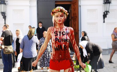 Imagen etiquetada con: Skinny, Blonde, Femen, Small Tits, Ukrainian