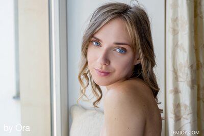 Imagen etiquetada con: Skinny, Blonde, Femjoy, Oxana Chic, Oxana's Debut, Cute, Eyes, Face, Sexy Wallpaper, Smiling, Ukrainian