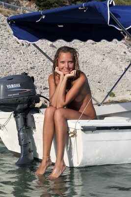 Imagen etiquetada con: Skinny, Blonde, Katya Clover - Mango A, MET Art, Verim, Boat, Cute, Russian, Smiling