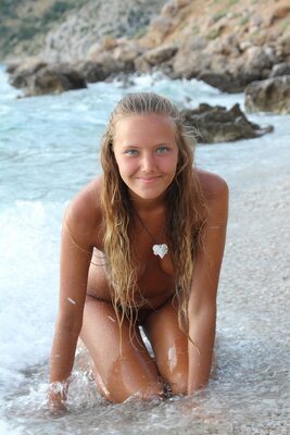 Imagen etiquetada con: Skinny, Blonde, Katya Clover - Mango A, The Naturist, X-Art, Beach, Cute, Eyes, Russian, Smiling, Tanned