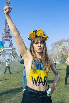 Imagen etiquetada con: Skinny, Brunette, Body painting, Femen, Flat chested, Ukrainian