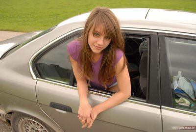 Imagen etiquetada con: Skinny, Brunette, Car, Cute, Eyes, Sexy Wallpaper