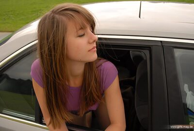 Imagen etiquetada con: Skinny, Brunette, Car, Cute, Safe for work, Sexy Wallpaper