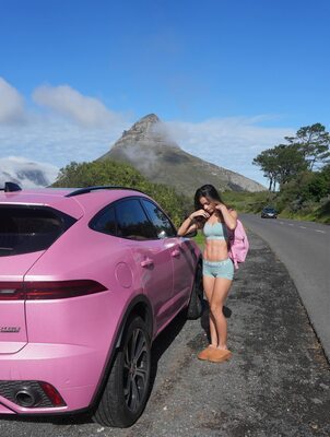 Imagen etiquetada con: Skinny, Brunette, Car, Fit, Ice Lolly Lauren - Lauren Lee - lauren111, Legs, Nature, Cute
