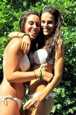 Imagen etiquetada con: Skinny, Bikini, Brunette, Caterina, Italian, 2 girls, Cute, Smiling