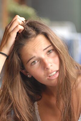 Imagen etiquetada con: Skinny, Brunette, Caterina, Eyes, Italian, Cute, Safe for work, Shy