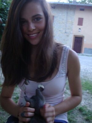 Imagen etiquetada con: Skinny, Brunette, Caterina, Eyes, Italian, Smiling, Cute, Safe for work