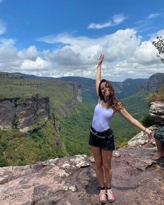 Imagen etiquetada con: Skinny, Brunette, Caterina, Cute, Legs, Nature, Safe for work